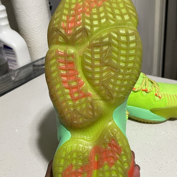 D.O.N ISSUE #2 MARVEL SPIDEY SENSE SHOES-Size 5 - Picture 6 of 10